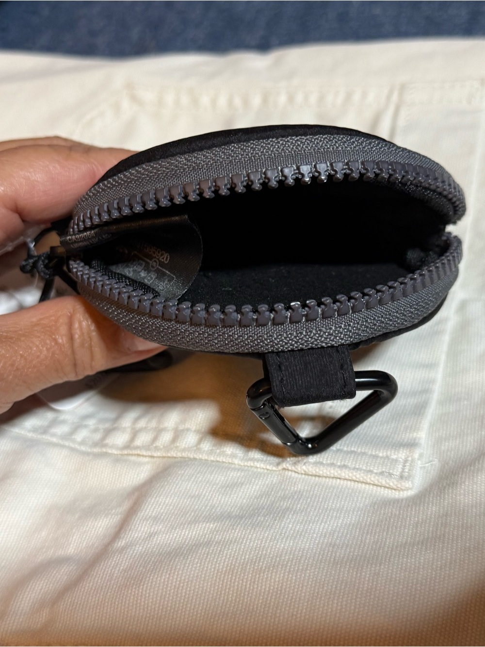 Free People Movement Essentials Only Pouch Mini - NWT - Picture 3 of 3
